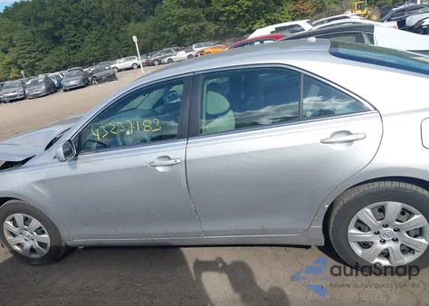 2010 Toyota Camry Le z USA, uszkodzony, nr VIN 4T1BF3EK8AU095268